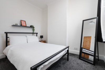 Free Parking | Contractor/Family | 10Mins to Beach