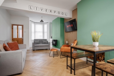 Free Parking | Contractor/Family | 10Mins to Beach