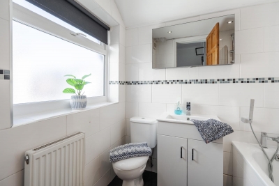 Free Parking | Contractor/Family | 10Mins to Beach