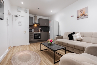 TopFloor Apt | LikeHome | Long-Term | Free Parking