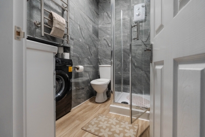 TopFloor Apt | LikeHome | Long-Term | Free Parking