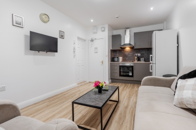 TopFloor Apt | LikeHome | Long-Term | Free Parking