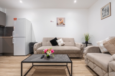 TopFloor Apt | LikeHome | Long-Term | Free Parking
