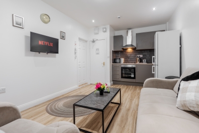 TopFloor Apt | LikeHome | Long-Term | Free Parking