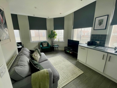 By Woolton Village | Free Parking | Near Airport