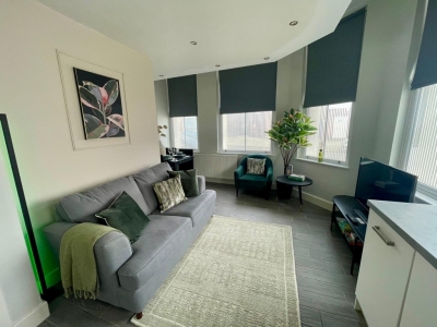 By Woolton Village | Free Parking | Near Airport