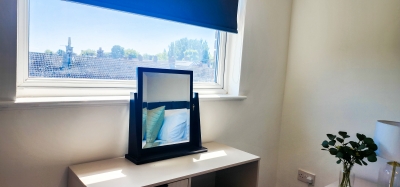 10 Mins to Airport | Movie-Ready | W/M | Parking
