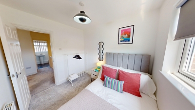 10 Mins to Airport | Movie-Ready | W/M | Parking