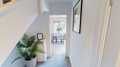 10 Mins to Airport | Movie-Ready | W/M | Parking