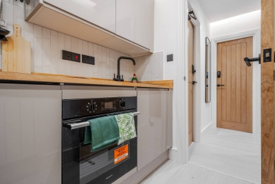 Focus Stay | Shared Kitchen | Work Desk | Parking