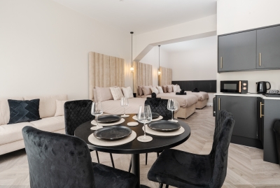 Bold St | Kitchenette w/Fridge | Largest Apartment