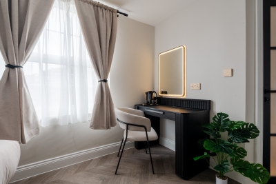 Bold St | Celebration Ready | Desk & Smart TV