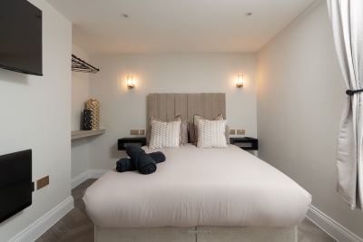 Bold St | Celebration Ready | Desk & Smart TV