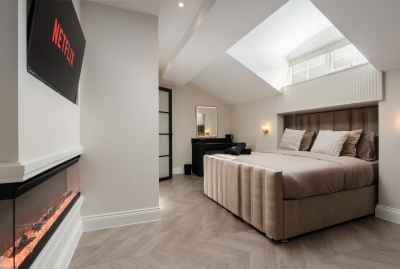 Bold St | Skylight Charm with Fireplace | King Bed