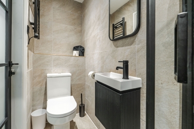 Bold St | Skylight Charm with Fireplace | King Bed