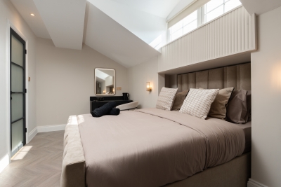 Bold St | Skylight Charm with Fireplace | King Bed