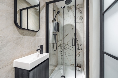 Bold St | Skylight Charm with Fireplace | King Bed