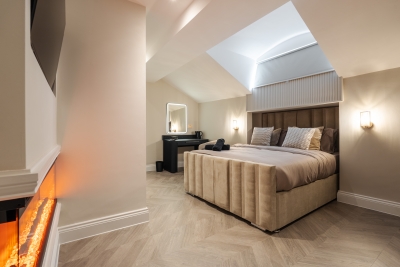 Bold St | Skylight Charm with Fireplace | King Bed