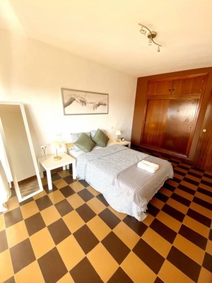 3 Bed room flat with Sea and Mountain View