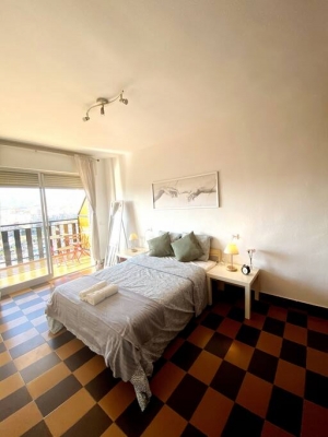 3 Bed room flat with Sea and Mountain View