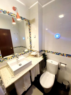 3 Bed room flat with Sea and Mountain View
