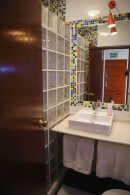 3 Bed room flat with Sea and Mountain View