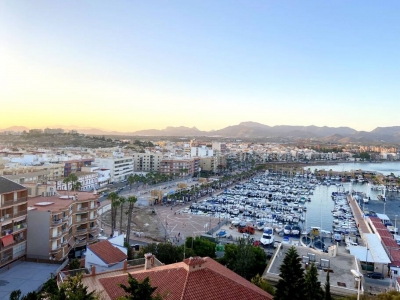 3 Bed room flat with Sea and Mountain View