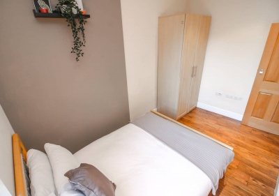 Modern 2 bedroom flat near to Liverpool St