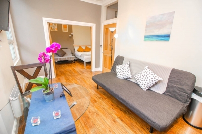 Modern 2 bedroom flat near to Liverpool St