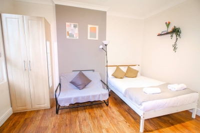 Modern 2 bedroom flat near to Liverpool St