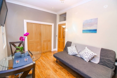 Modern 2 bedroom flat near to Liverpool St