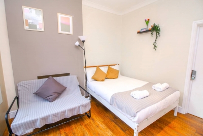 Modern 2 bedroom flat near to Liverpool St