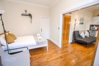Modern 2 bedroom flat near to Liverpool St