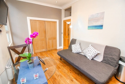 Modern 2 bedroom flat near to Liverpool St
