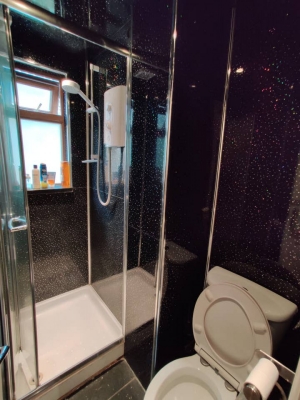 Room 3, 12 W · Room with own kitchen @ Liverpool street, Brick Ln