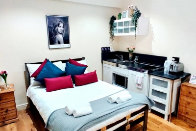Room 4 12 A · Private Room with own kitchen @ Liverpool street