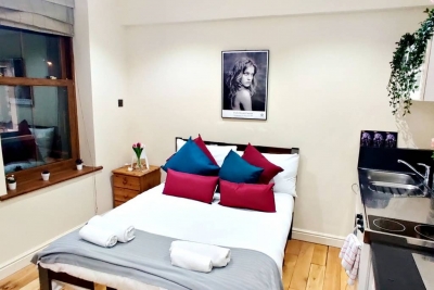 Room 4 12 A · Private Room with own kitchen @ Liverpool street
