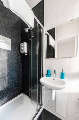One bed flat with city view, Liverpool St, Brick L