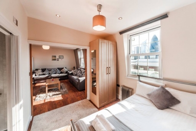 One bed flat with city view, Liverpool St, Brick L