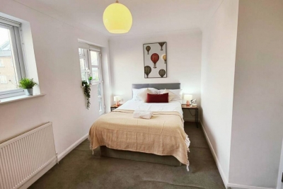 Spacious Two bedroom Two bathroom Flat in E1