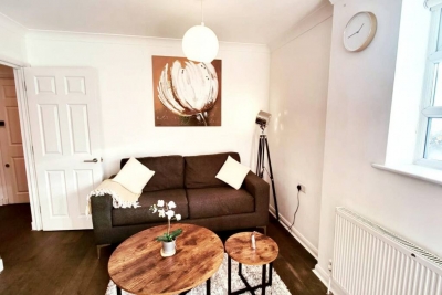 Spacious Two bedroom Two bathroom Flat in E1