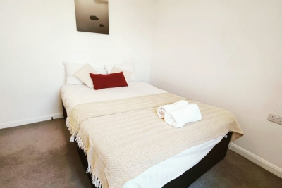 Spacious Two bedroom Two bathroom Flat in E1