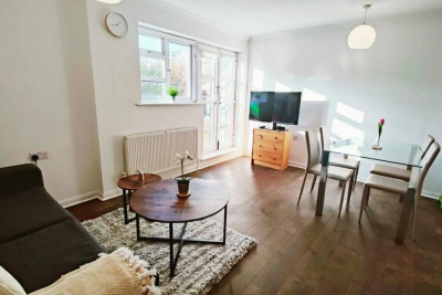 Spacious Two bedroom Two bathroom Flat in E1