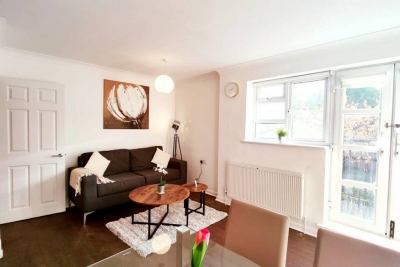 Spacious Two bedroom Two bathroom Flat in E1