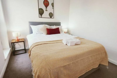 Spacious Two bedroom Two bathroom Flat in E1