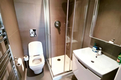 Spacious Two bedroom Two bathroom Flat in E1