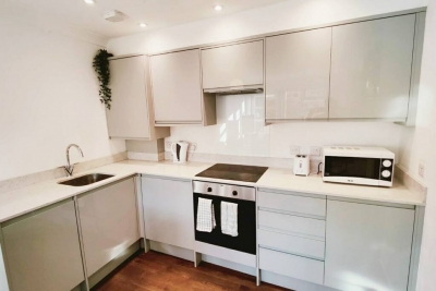 Spacious Two bedroom Two bathroom Flat in E1