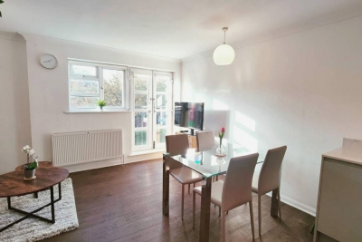 Spacious Two bedroom Two bathroom Flat in E1