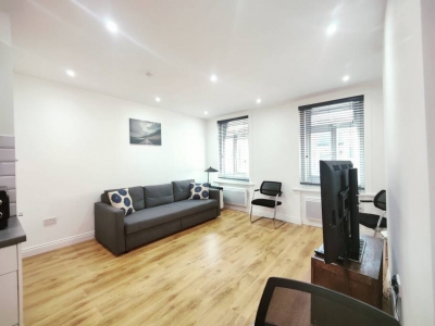3 Bed Flat close to Liverpool st