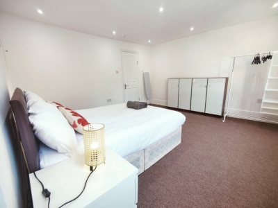 3 Bed Flat close to Liverpool st